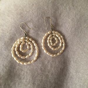 Pearl earrings hoops